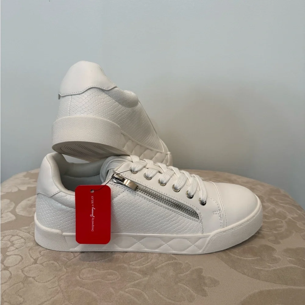 NWT  By Jeossy in‎ Milan Casual Fashion Sneaker With Zipper in White - Size 9